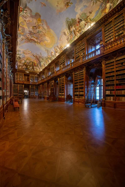 Библиотека Премонстратенского Монастыря Страхове Является Одной Самых Ценных Наиболее Сохранившихся — стоковое фото