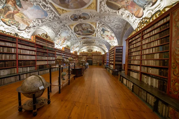 Biblioteca Del Monasterio Premonstratense Strahov Una Las Bibliotecas Históricas Más Imagen De Stock