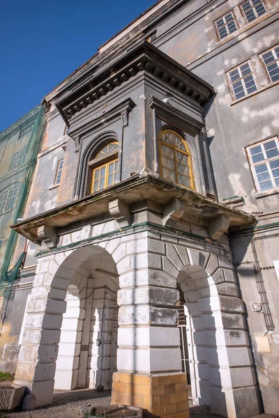 The Karlin Barracks are a giant complex of two historic buildings in the center of Prague, where until 2008 some military and foreign police units were housed. For almost ten years, the abandoned complex was looking for its use