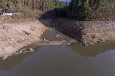 Köprü, 1848 yılında inşa edilen eski zincir köprünün yerine 1939 ve 1943 yılları arasında inşa edildi. Bu köprü 1960 yılında Orlk Barajı 'nın inşaatı ile bağlantılı olarak söküldü ve Lunice Nehri' ne taşındı.