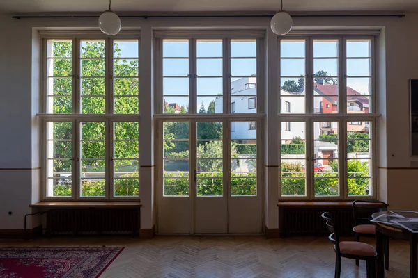 Villa 1932 yılında Prag 'lı avukat JUDr tarafından Adolf Loos ve Karel Lhota tarafından inşa edilmiştir. Suzana ve oğlu Peter 'ın kızı Jenny Winternitz için aile villası olarak Josef Winternitz. Loos 'un gerçekleştirdiği son bina ve bir sürü elementi var.
