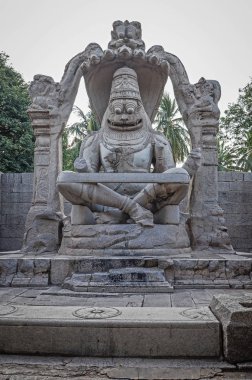 Grup, Hampi, Narasimha anıtların