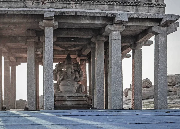 Gruppe von Denkmälern in Hampi, Ganesha — Stockfoto