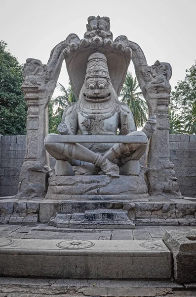 Gruppe von Denkmälern in hampi, narasimha — Stockfoto