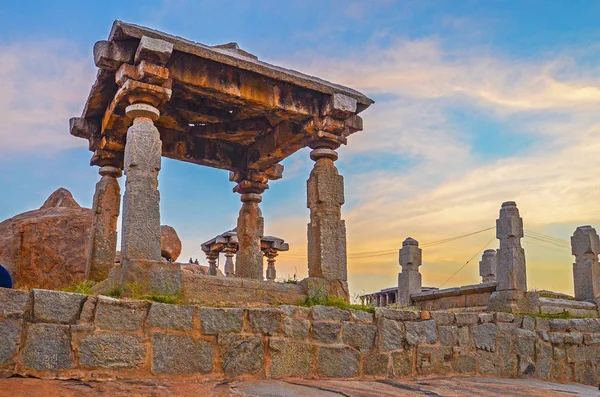 Gruppe von Denkmälern in Hampi, Jain-Tempel — Stockfoto
