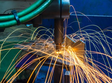 Punta kaynak makinesi otomotiv bölümü.