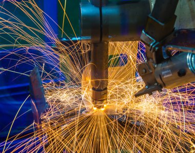 Punta kaynak makinesi otomotiv bölümü.