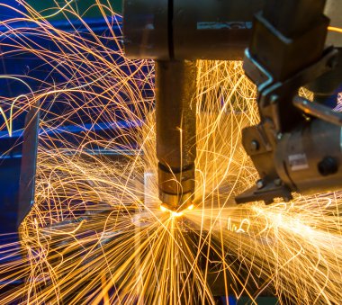 Punta kaynak makinesi otomotiv bölümü.