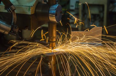 Punta kaynak makinesi otomotiv bölümü.