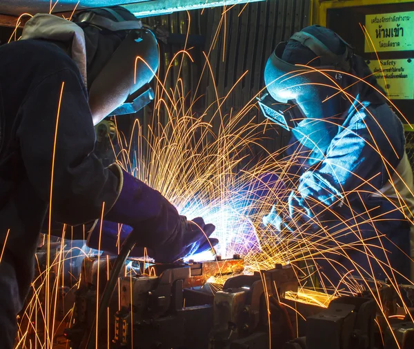 Pengelasan mengelas bagian otomotif — Stok Foto