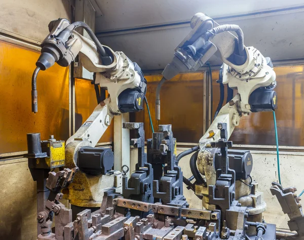  Robot kaynak makinesi