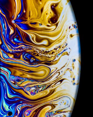 Gökkuşağı renkleri sabun, baloncuk ya da yağ tarafından yaratılmıştır