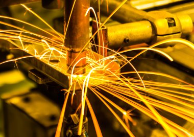 Punta kaynak makinesi otomotiv bölümü.