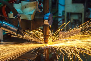 Punta kaynak makinesi otomotiv bölümü.