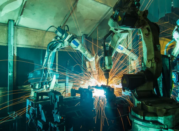 焊接机器人在汽车工业 — 图库照片