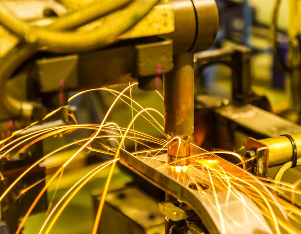 Punta kaynak makinesi otomotiv bölümü.