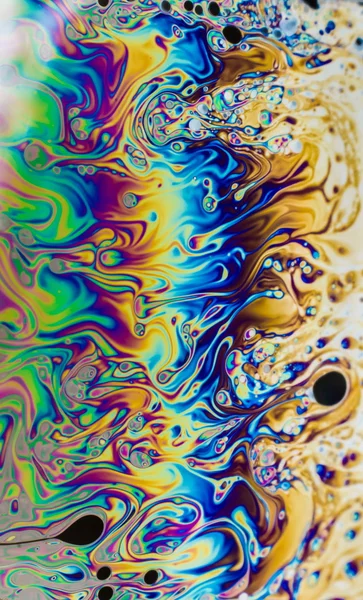 Sabun, kabarcık oluşturulan gökkuşağı renkleri — Stok fotoğraf