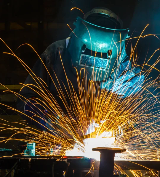Welder welding  automotive part — Stock Photo, Image