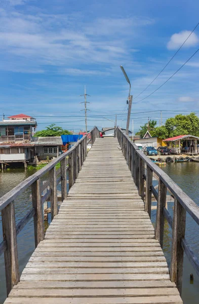 Die alte Holzbrücke — Stockfoto