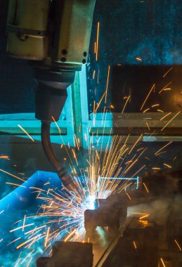 Üretim tesisi robot kaynak 