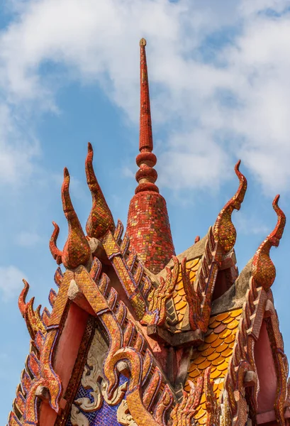 Detail tradiční buddhistický chrám střecha — Stock fotografie