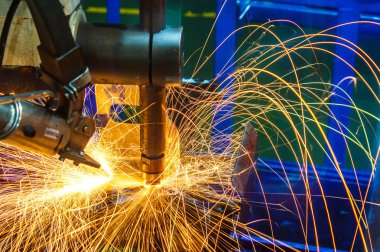 Kıvılcım ile bir araba fabrikasında, Otomotiv Sanayi Punta Kaynak