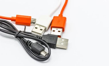 Şarj cihazı veya bağlantı farklı teknoloji cihazlar için USB kabloları