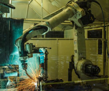 Kaynak robotları hareket bir araba fabrikasında