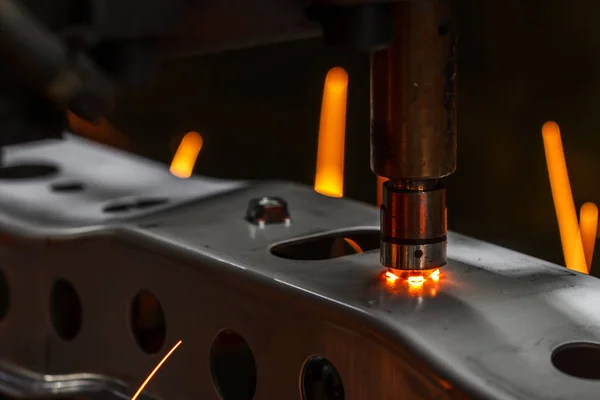 Bir araba fabrikasında Punta kaynak makine, otomotiv bölümü
