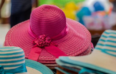 Sombrero odak kırmızı şapka seçin