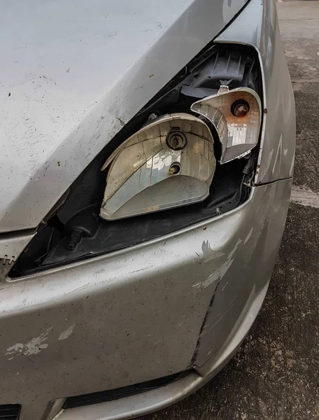 Kırık araba ışıkları neden kaza — Stok fotoğraf
