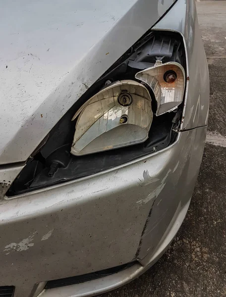 事故で壊れた車ライト発生 — ストック写真