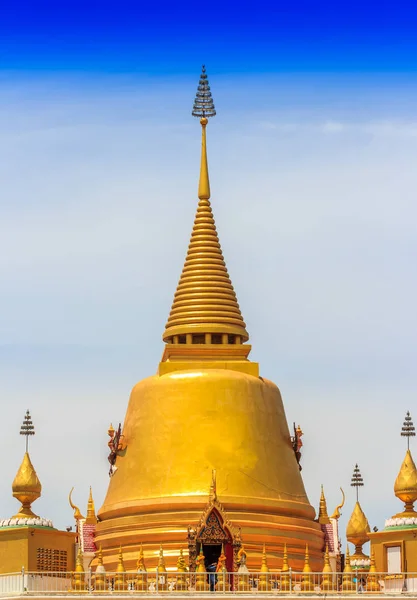 Zlatá Pagoda buddhistický chrám — Stock fotografie