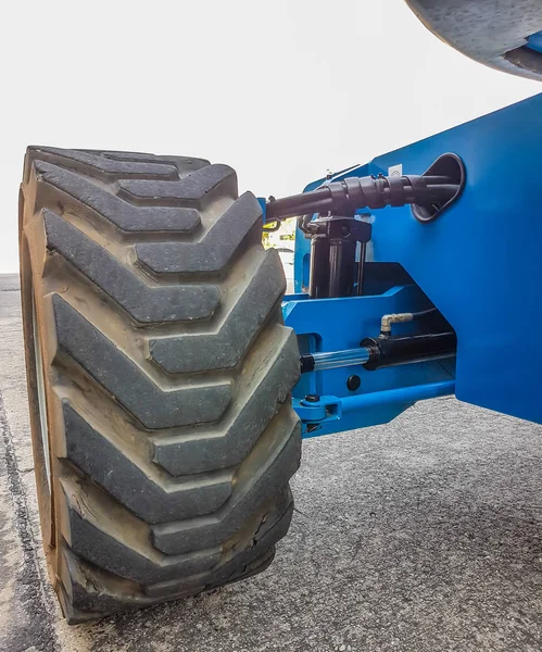 Bakhjulet Och Hydrauliska Styrsystem Traktorns Lyft För Tunga Byggarbetsplats — Stockfoto