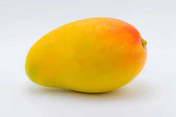 Close Mango Geïsoleerd Witte Achtergrond — Stockfoto