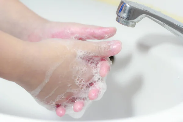 Mencuci Tangan Dengan Sabun Sering Untuk Mencegah Kecanduan Covid Atau — Stok Foto