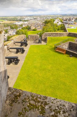 Stirling duvar topu manzaralı kale savunma yürüyüş yolları