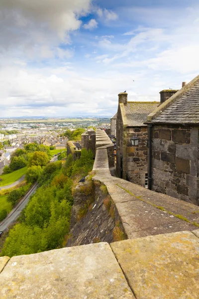 Stirling castle kant weergave defensieve paden op de muren — Stockfoto