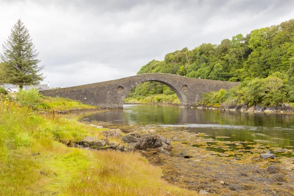 Inveraray tarihi taş köprü