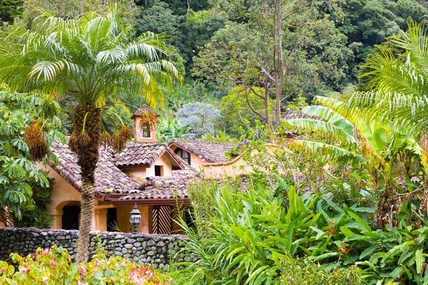 Дом Бокете против Эскондидо в джунглях — стоковое фото