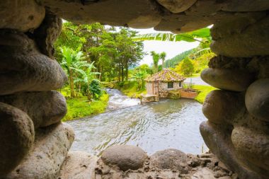 Boquete Escondido vadi Nehri manzaralı