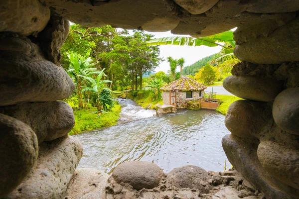 Boquete Escondido vadi Nehri manzaralı