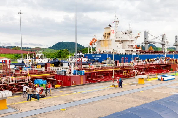 TV topluluğu ve Panama Kanalı, fotoğrafçı