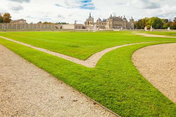 Chantilly kale manzaralı Bahçe