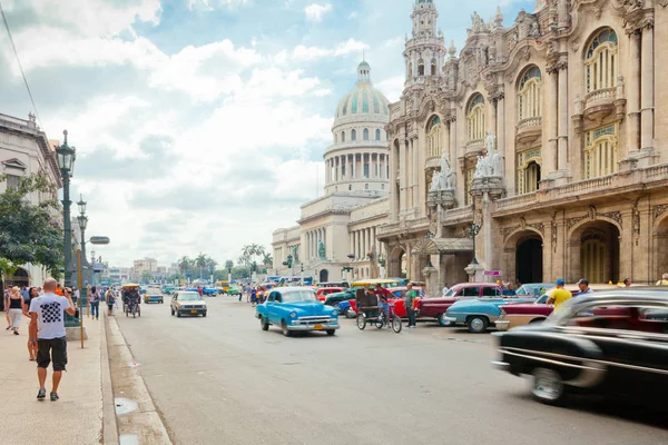 Martin sokak havana Küba'da Capitol builing görünümü