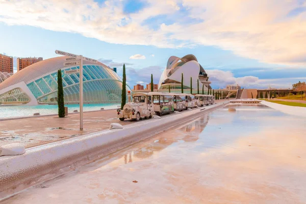 Ciudad de las artes y la ciencia al atardecer Valencia España —  Fotos de Stock