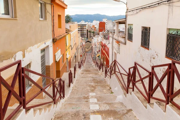 Cullera şehir manzaralı Calvari antik cadde gün batımında