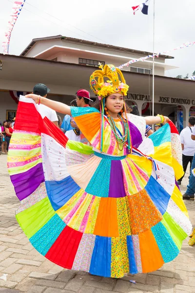 Panama indipendence den dívka v tradičním kroji barevné — Stock fotografie