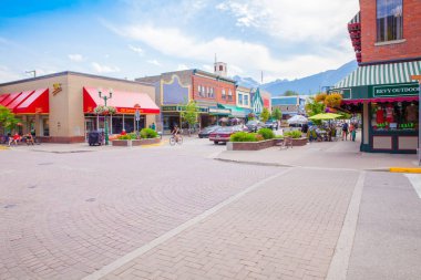 Revelstoke cityscape gün batımında
