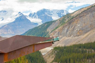 Columbia icefield buzul Geçitin görünüm güneş athabasca Kanada ile